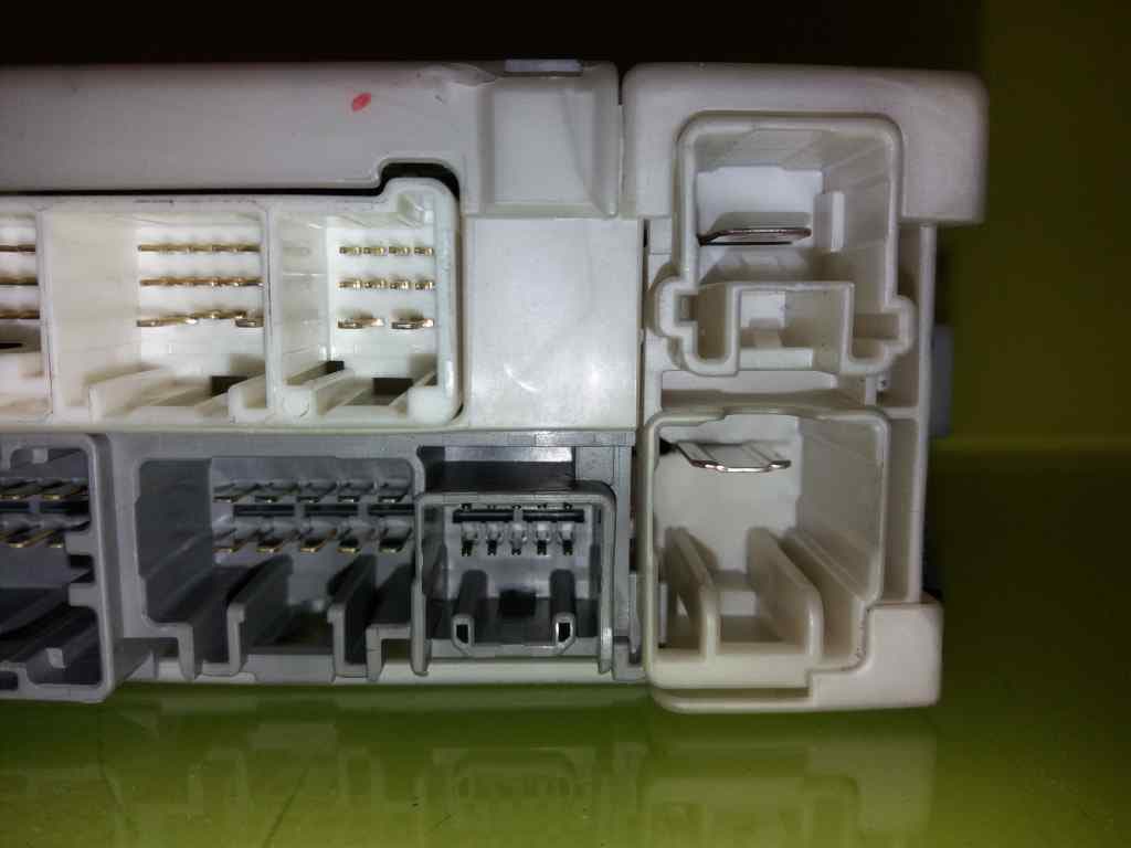 Caja reles / fusibles LEXUS IS 2