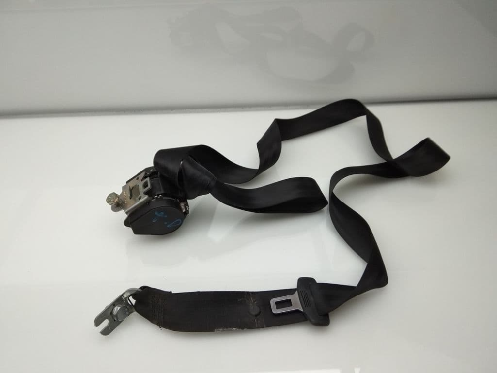 Cinturon seguridad trasero derecho AUDI A4 AVANT (8E) 2