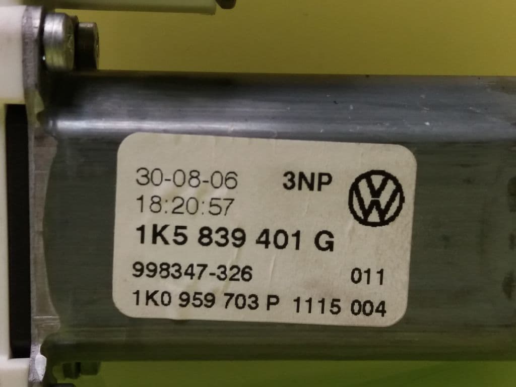 Motor elevalunas trasero izquierdo VOLKSWAGEN JETTA (165/167) 3