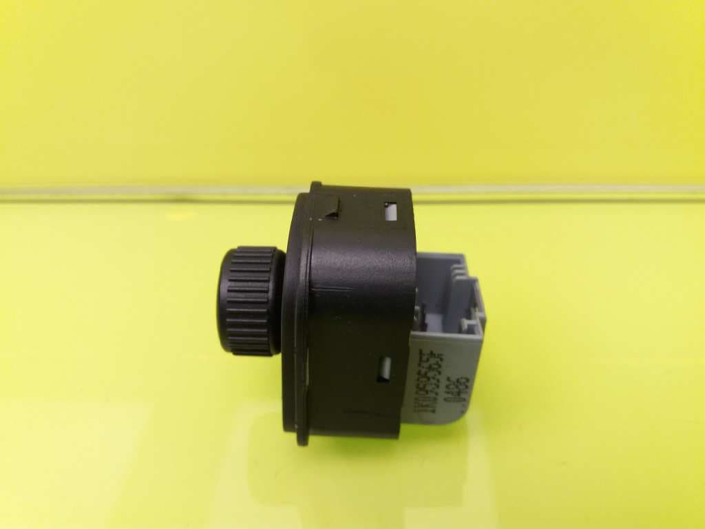 Mando retrovisor VOLKSWAGEN PASSAT LIM 4