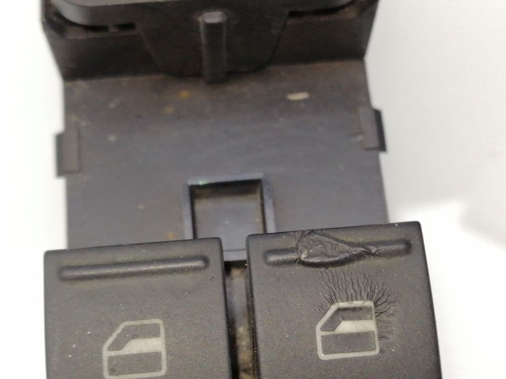 Mando elevalunas delantero izquierdo VOLKSWAGEN PASSAT VARIANT (3A5) 4