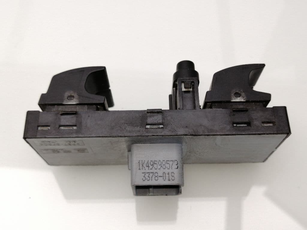 Mando elevalunas delantero izquierdo VOLKSWAGEN PASSAT VARIANT (3A5) 3