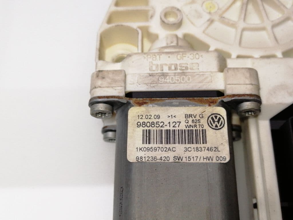Motor elevalunas delantero derecho VOLKSWAGEN PASSAT VARIANT (3A5) 2