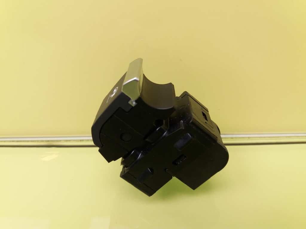 Mando elevalunas trasero derecho AUDI A4 BERLINA (8E) 3