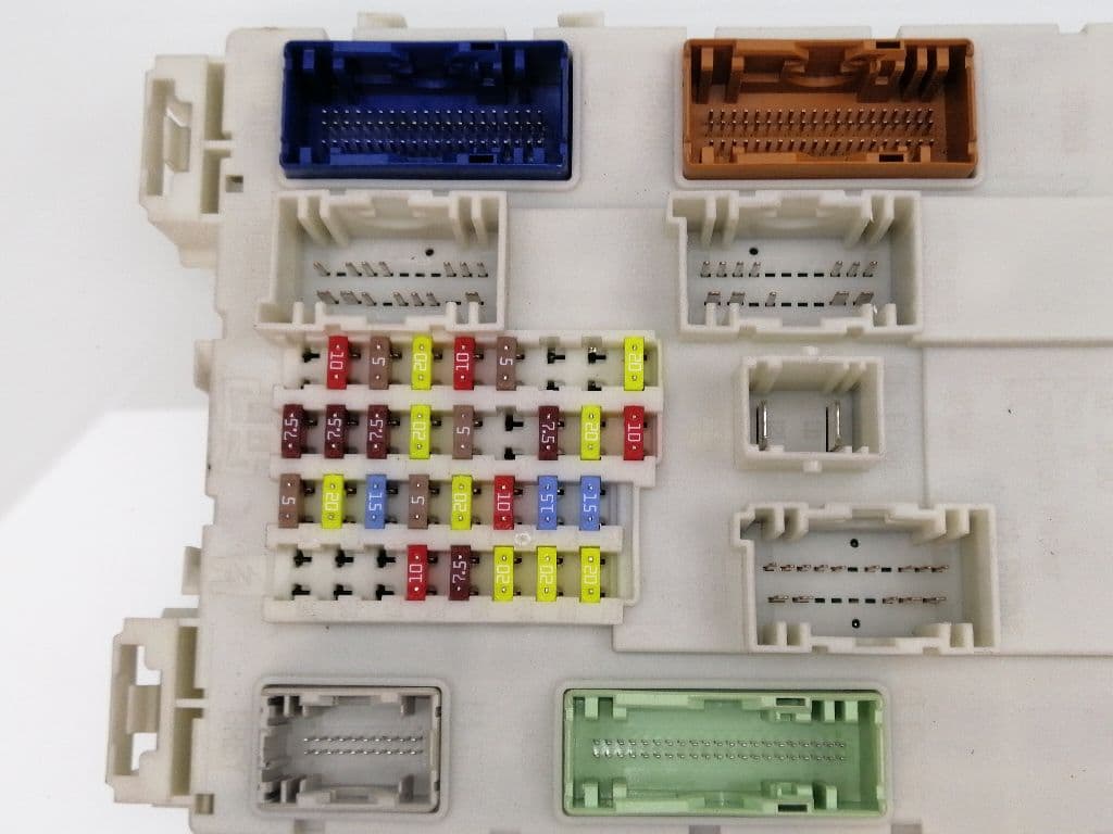 Caja reles / fusibles FORD FOCUS 3