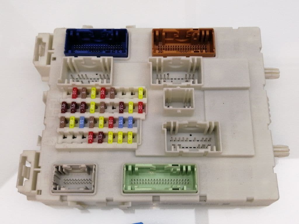 Caja reles / fusibles FORD FOCUS