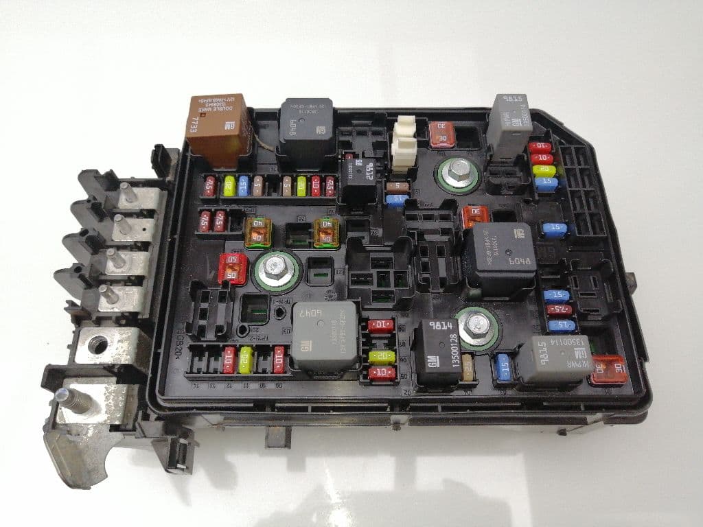 Caja reles / fusibles OPEL ASTRA K SPORTS TOURER