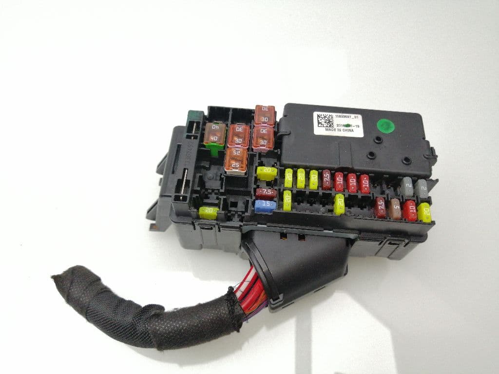 Caja reles / fusibles OPEL ASTRA K SPORTS TOURER