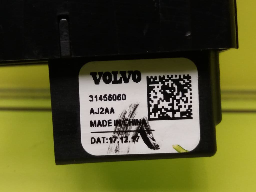 Mando elevalunas delantero derecho VOLVO XC 40 5