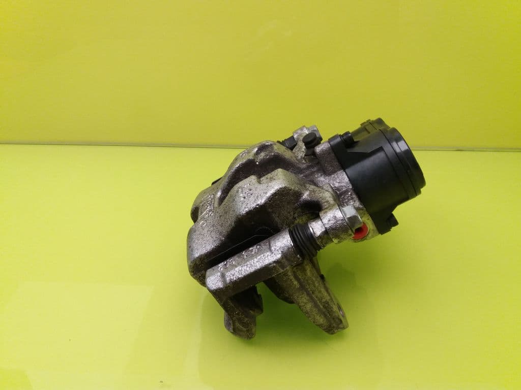 Recambio VOLVO XC 40 ref. 31668006 2