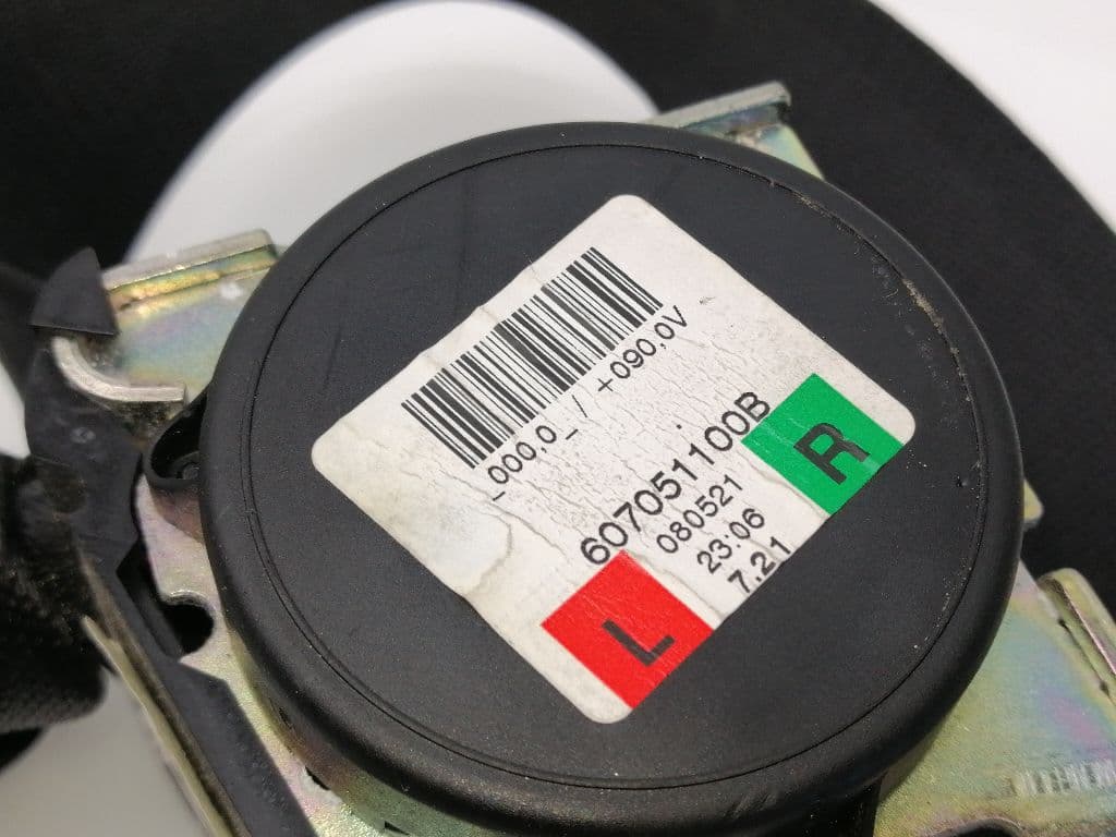 Cinturon seguridad trasero derecho BMW SERIE 1 LIM 2