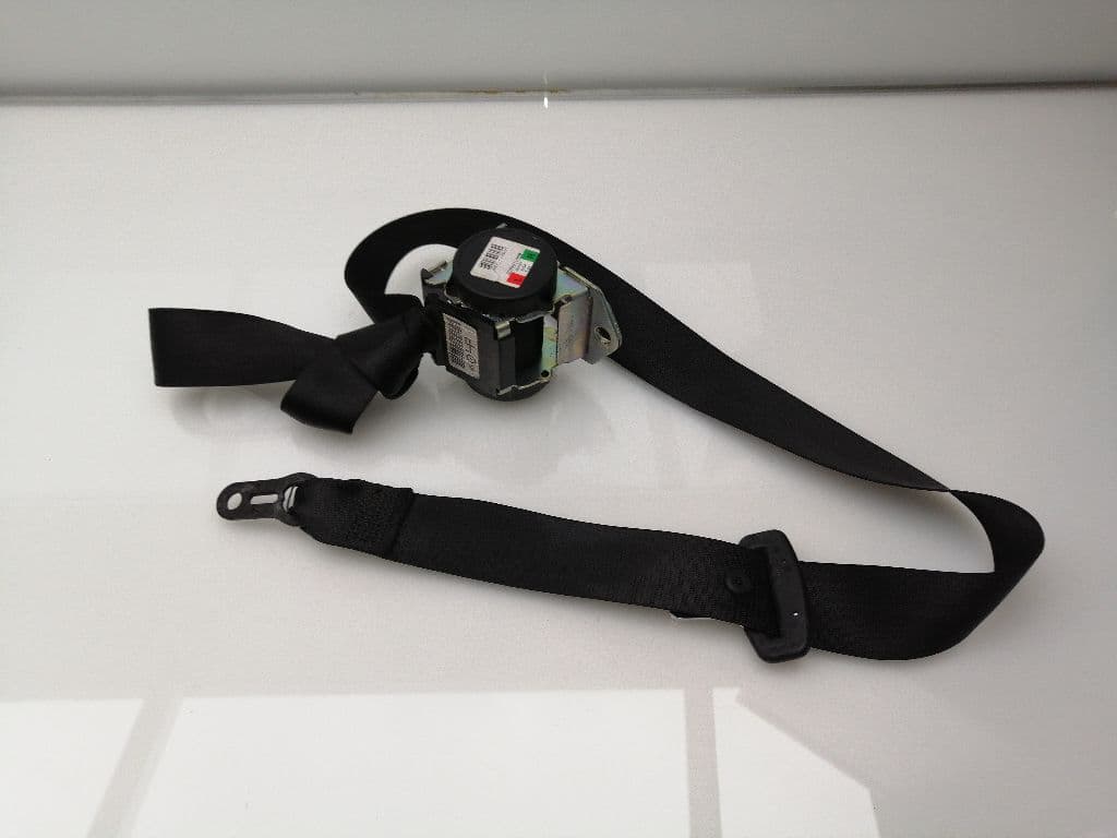 Cinturon seguridad trasero derecho BMW SERIE 1 LIM
