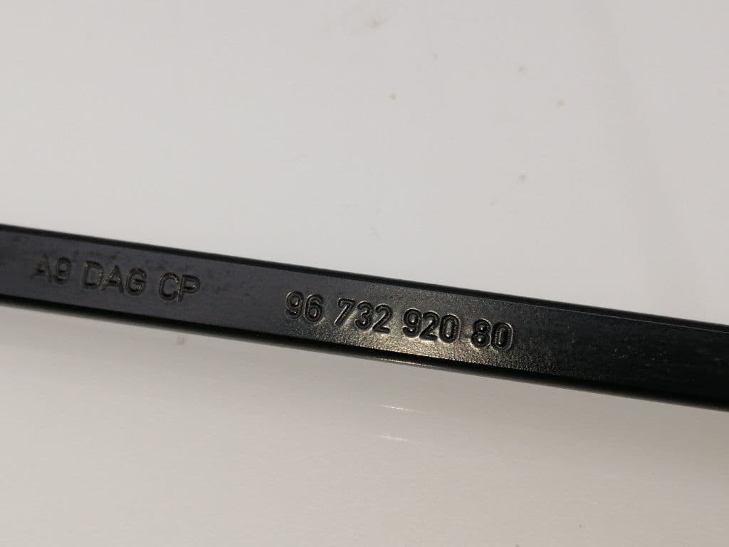 Brazo limpia delantero derecho PEUGEOT 208 3