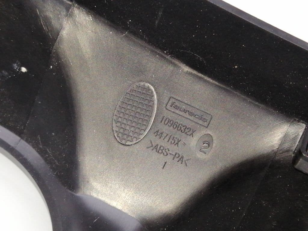 Plastico PEUGEOT 208 3