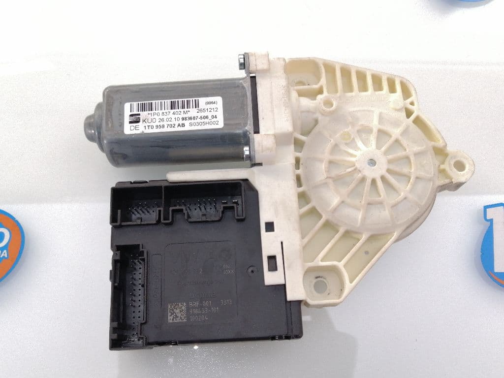 Motor elevalunas delantero derecho SEAT LEON (5F1)