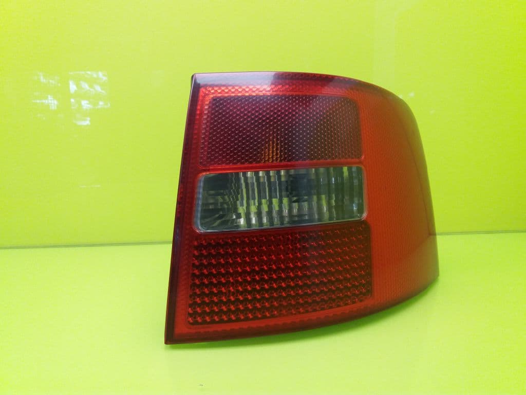 Piloto trasero derecho AUDI A6 AVANT (4B5)