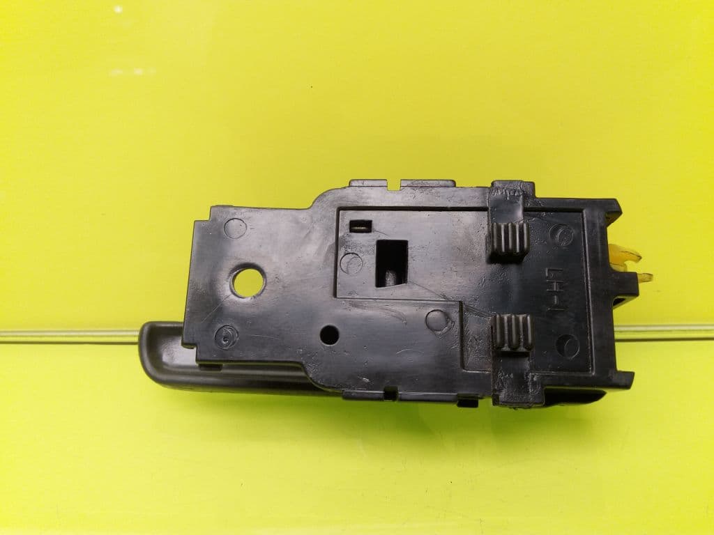 Maneta interior delantera izquierda NISSAN TERRANO/TERRANO.II (R20) 3