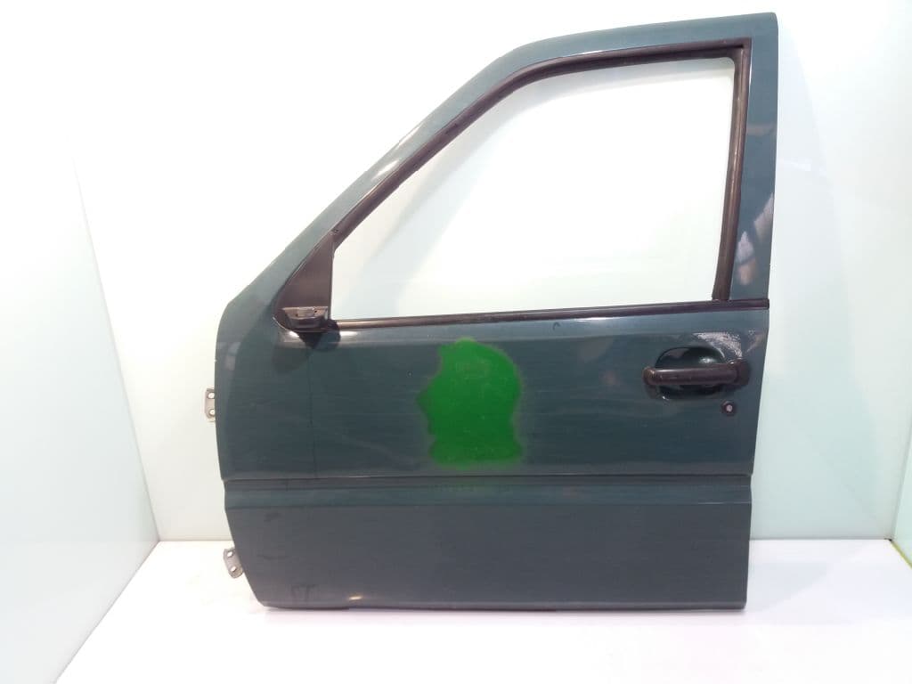 Puerta delantera izquierda NISSAN TERRANO/TERRANO.II (R20)
