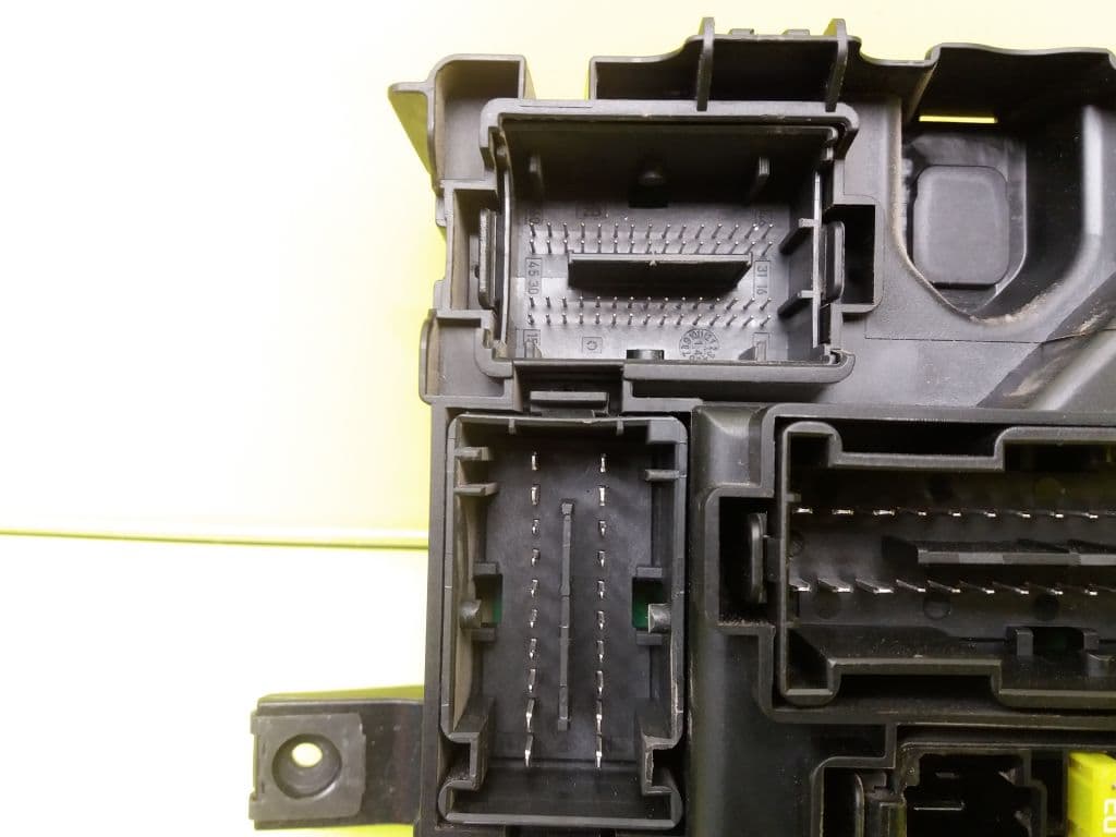 Caja reles / fusibles OPEL CORSA D 3