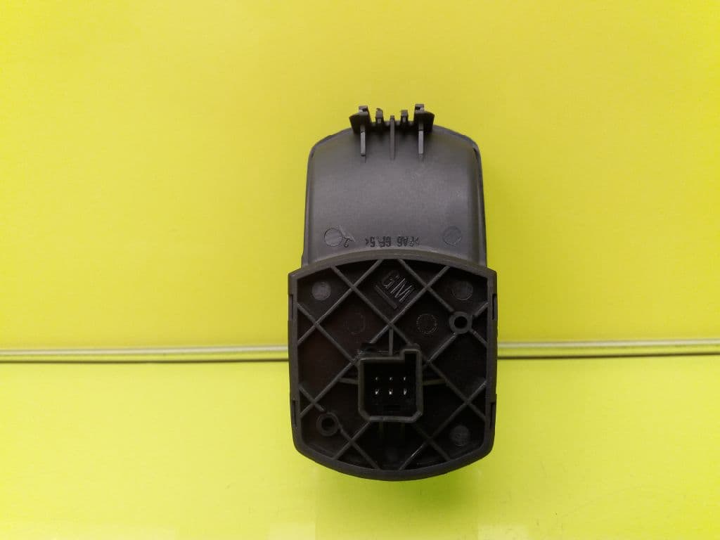 Mando elevalunas delantero derecho OPEL CORSA D 5