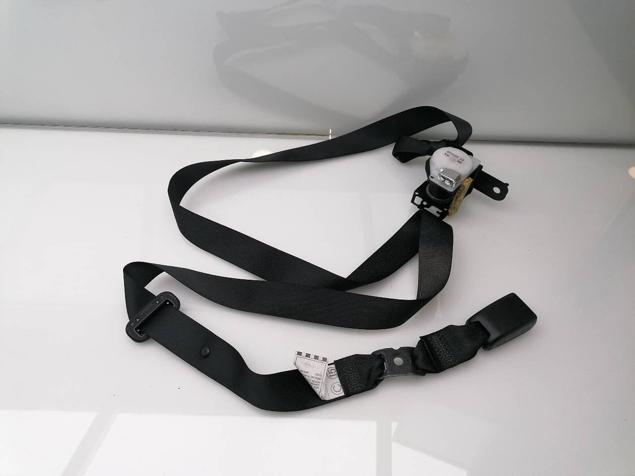 Cinturon seguridad trasero central LEXUS IS 2