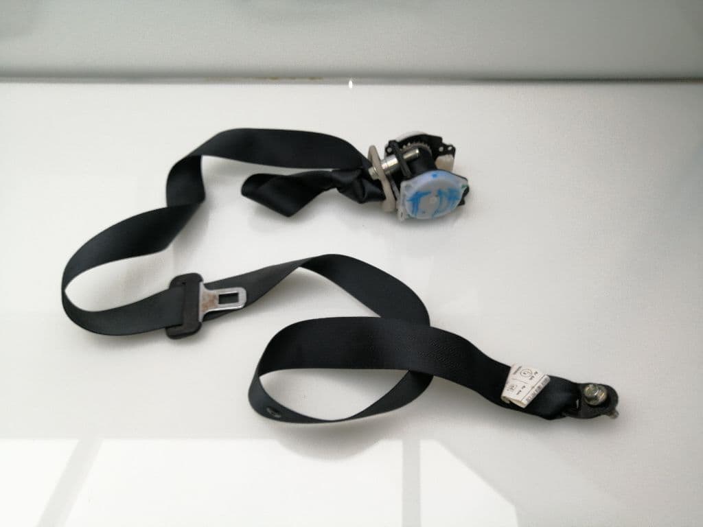 Cinturon seguridad trasero derecho NISSAN MICRA V (K14)