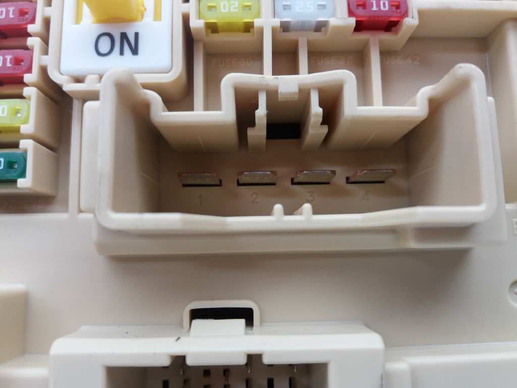 Caja reles / fusibles HYUNDAI I30 4