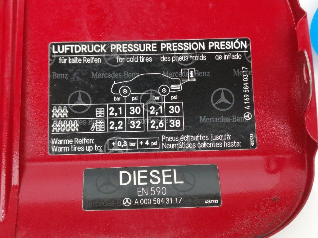 Tapa exterior combustible MERCEDES-BENZ CLASE A (W176) 3