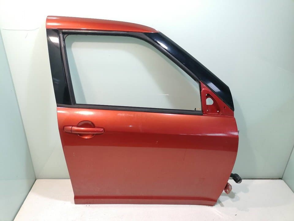 Puerta delantera derecha SUZUKI SWIFT SF BERLINA (EA)