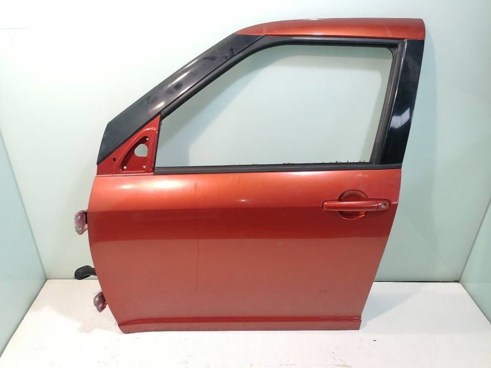 Puerta delantera izquierda SUZUKI SWIFT SF BERLINA (EA)