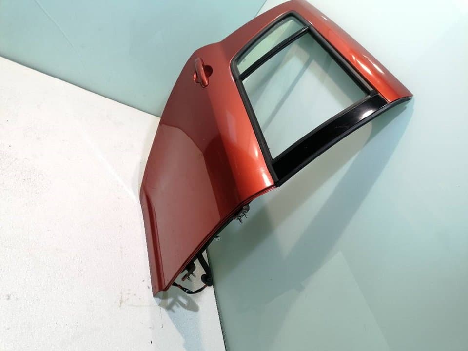 Puerta trasera derecha SUZUKI SWIFT SF BERLINA (EA) 4