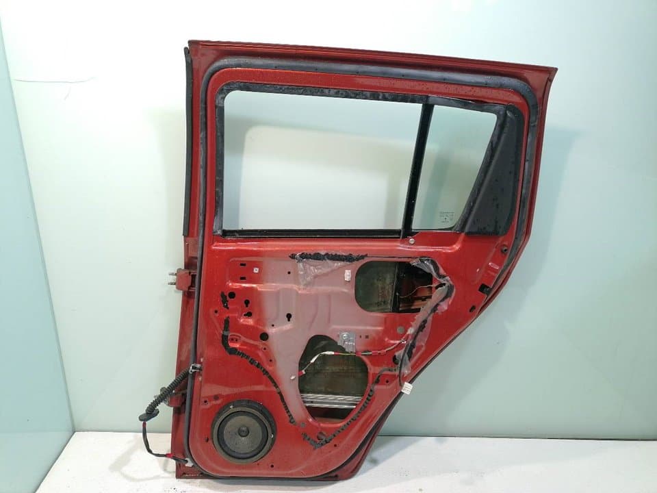 Puerta trasera derecha SUZUKI SWIFT SF BERLINA (EA) 3