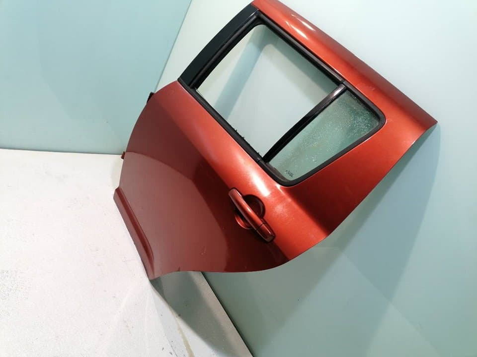 Puerta trasera izquierda SUZUKI SWIFT SF BERLINA (EA) 5