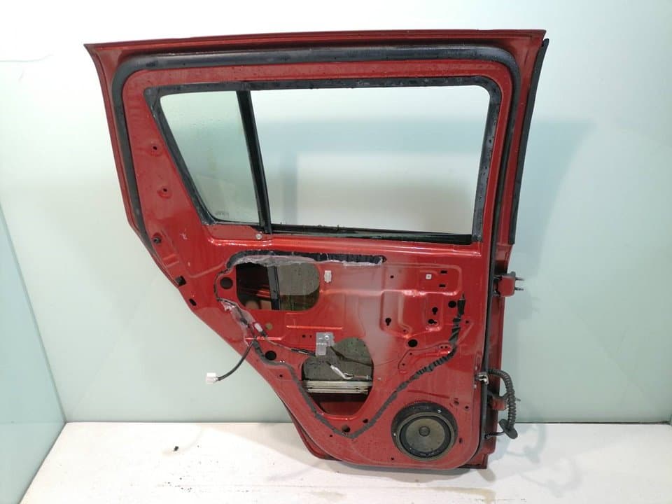 Puerta trasera izquierda SUZUKI SWIFT SF BERLINA (EA) 2