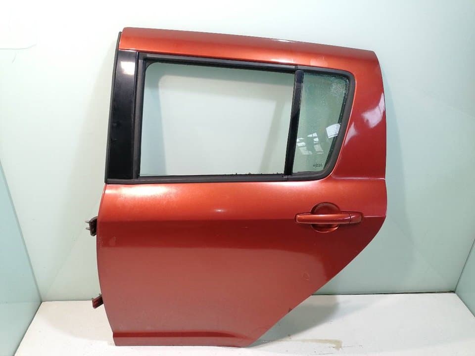Puerta trasera izquierda SUZUKI SWIFT SF BERLINA (EA)