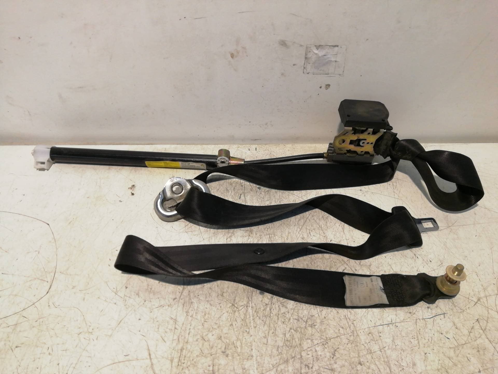 Cinturon seguridad delantero izquierdo VOLKSWAGEN SHARAN (7M8)