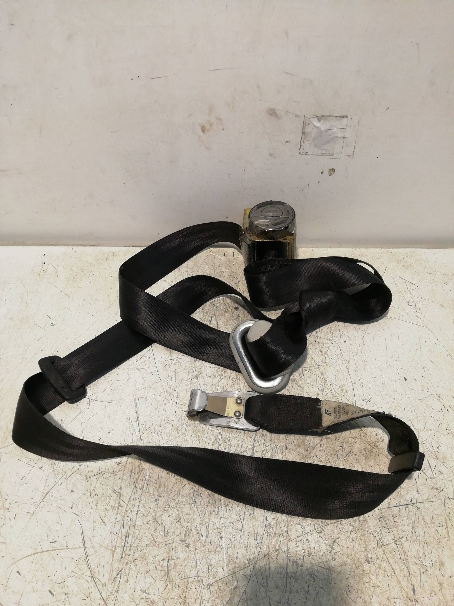 Cinturon seguridad trasero izquierdo VOLKSWAGEN SHARAN (7M8)