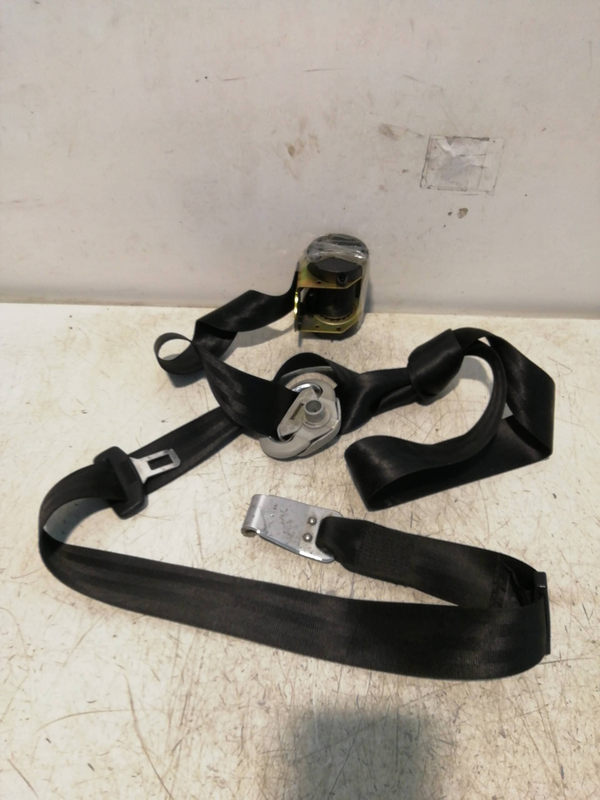 Cinturon seguridad trasero izquierdo VOLKSWAGEN SHARAN (7M8) 3