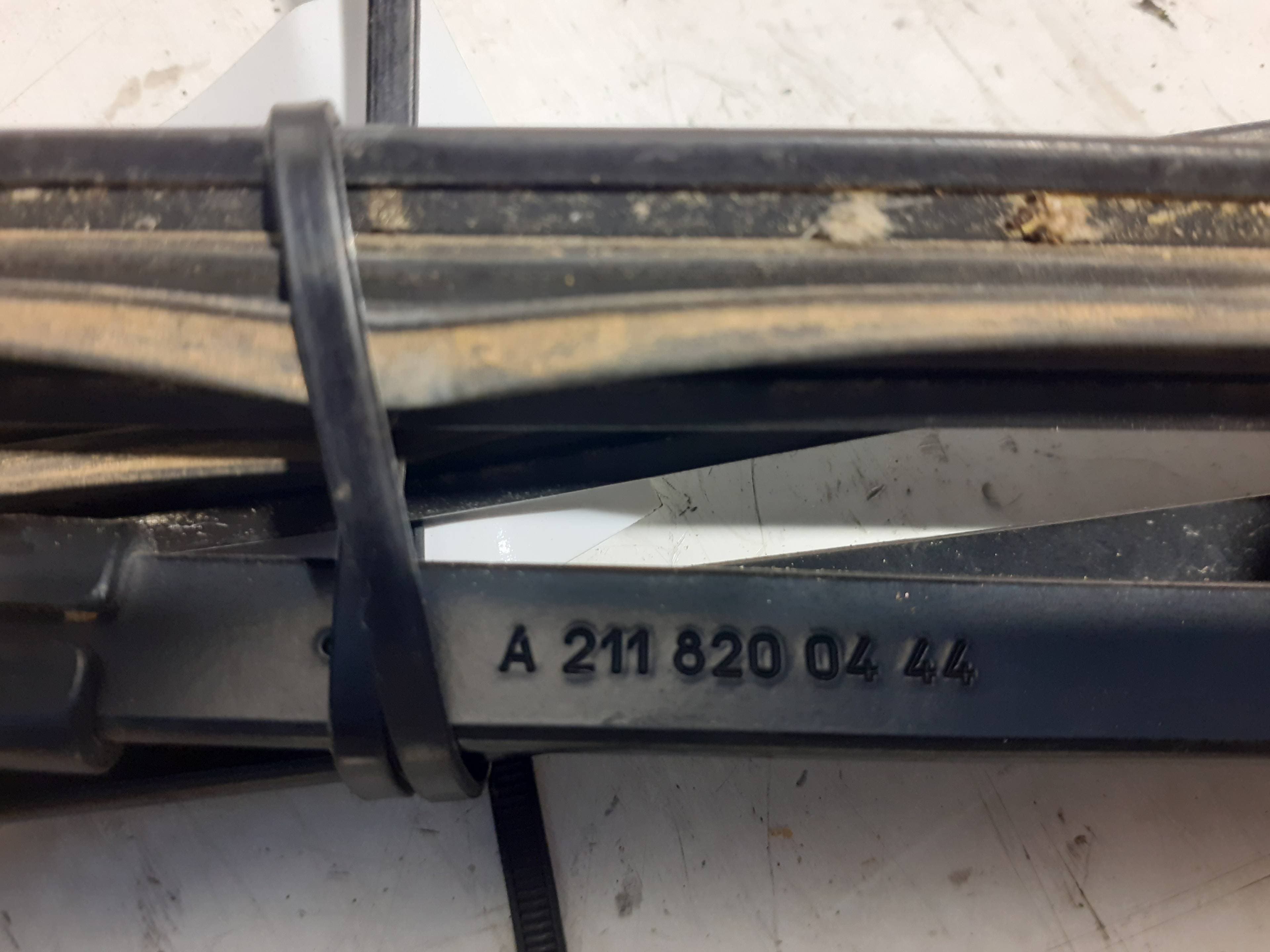 Brazo limpia delantero derecho MERCEDES-BENZ CLASE E (W211) BERLINA 2