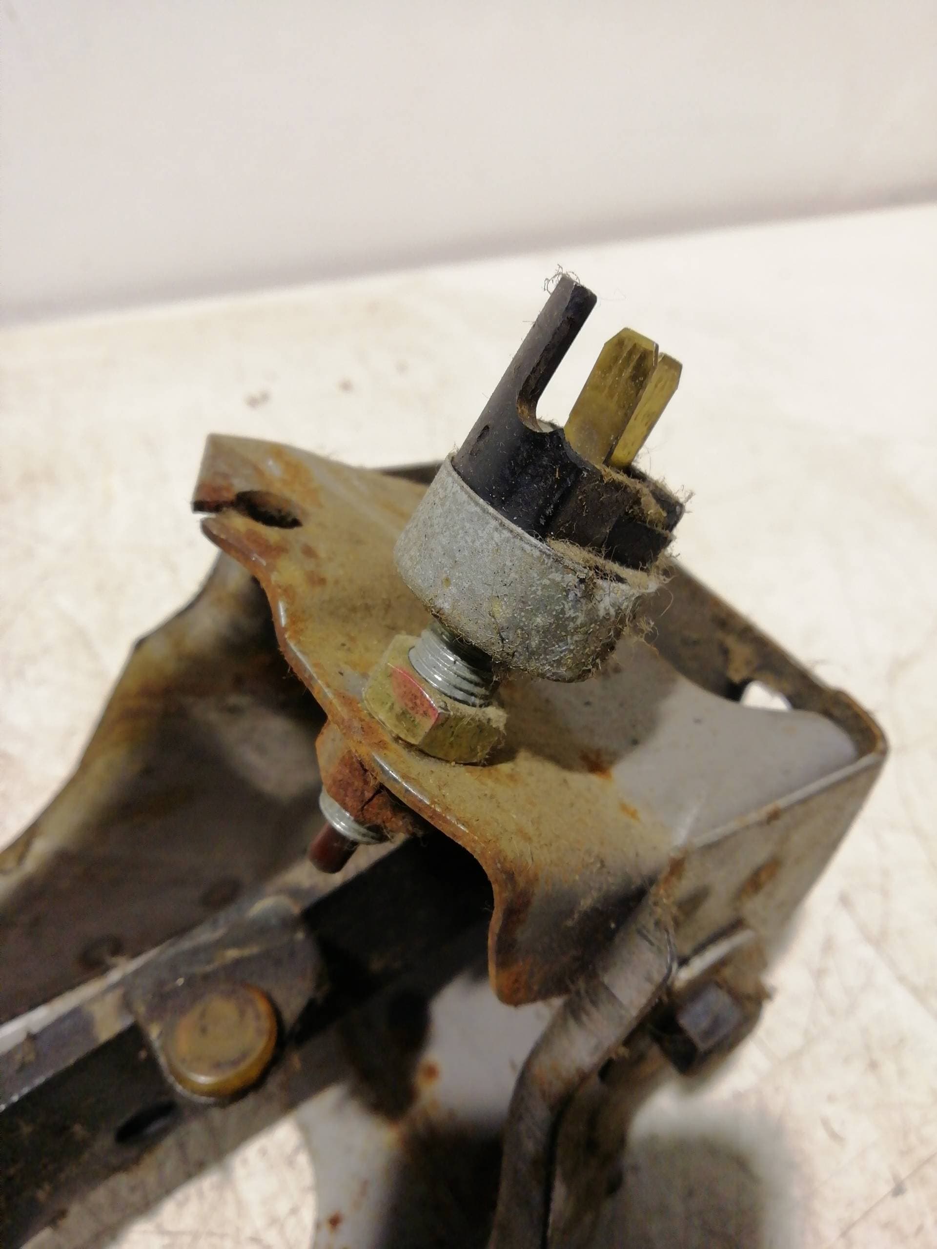 Pedal freno MITSUBISHI MONTERO (V20/V40) 2