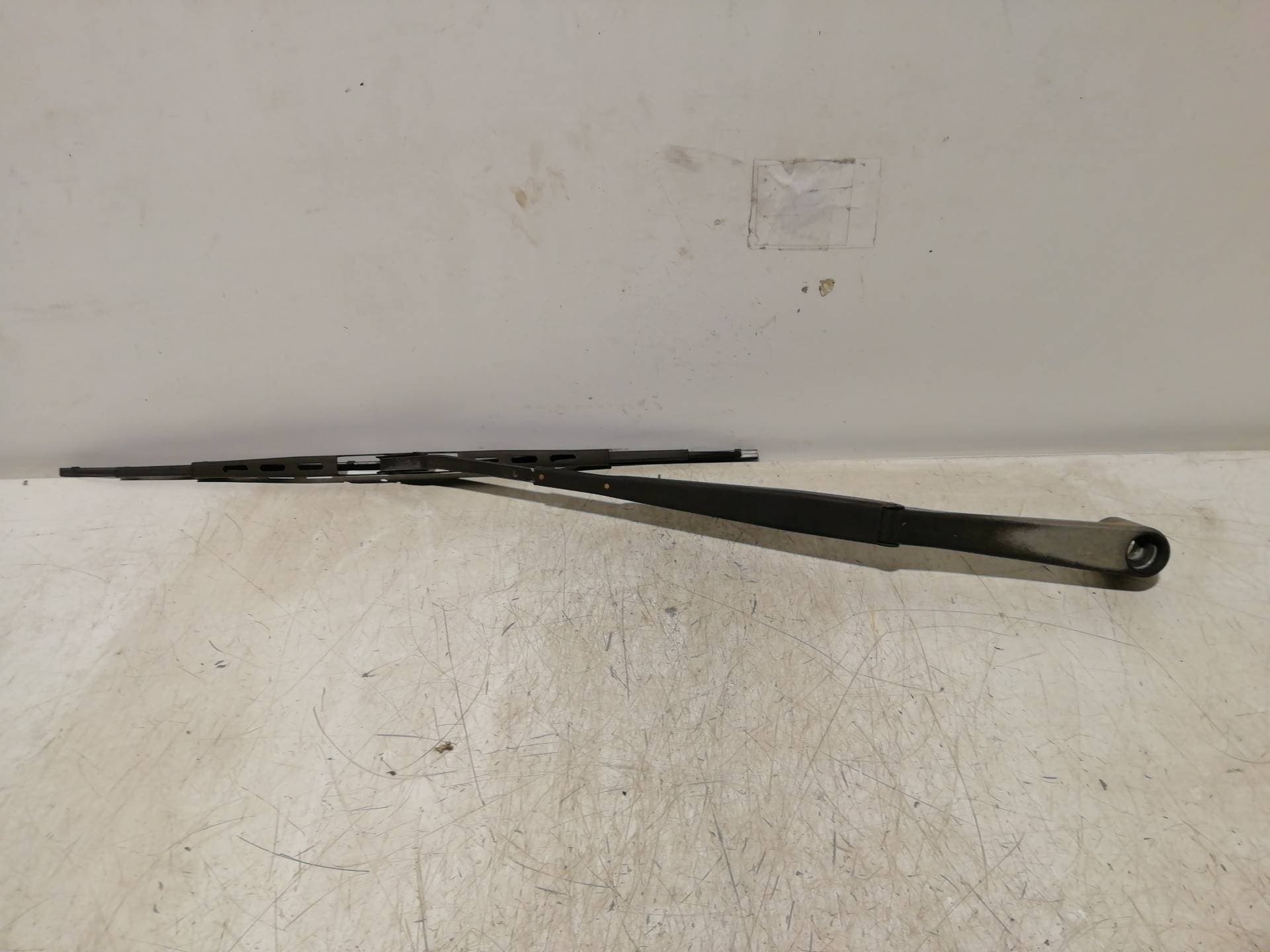 Brazo limpia delantero izquierdo MITSUBISHI MONTERO (V20/V40)