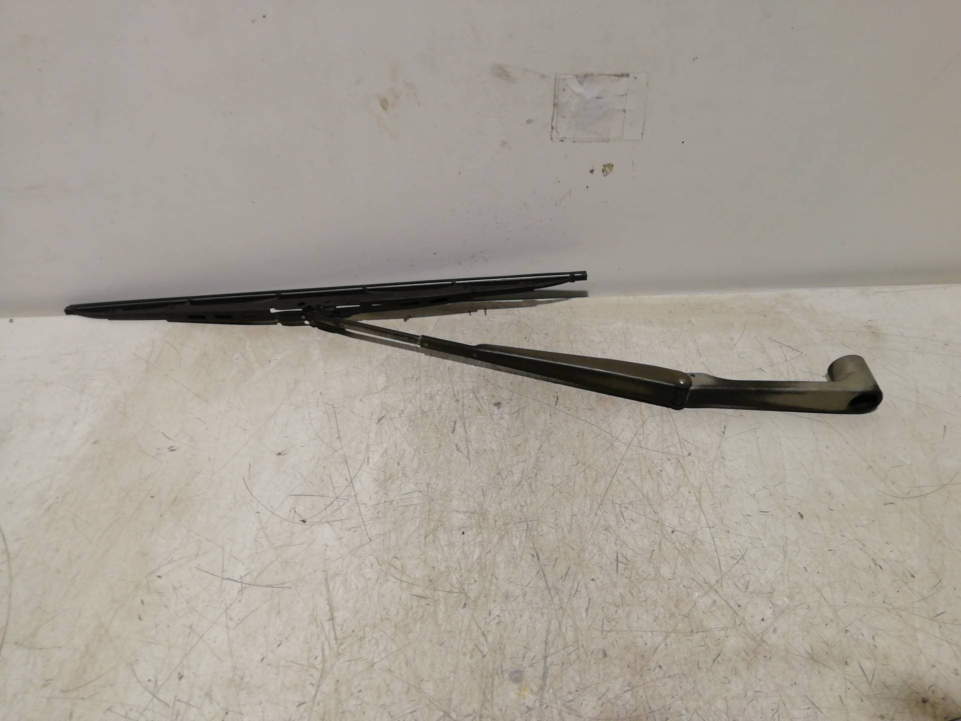 Brazo limpia delantero derecho MITSUBISHI MONTERO (V20/V40)