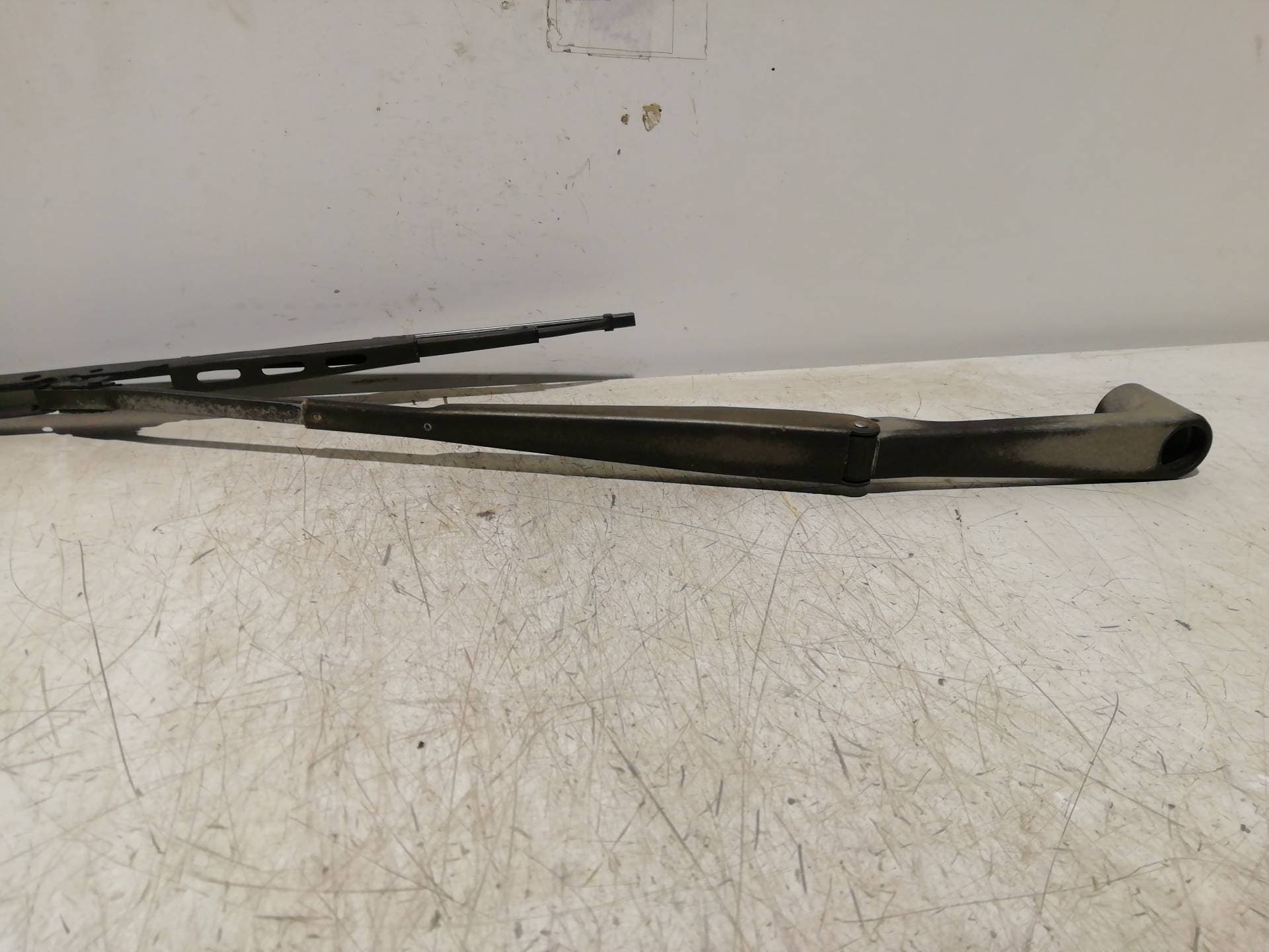 Brazo limpia delantero derecho MITSUBISHI MONTERO (V20/V40) 4