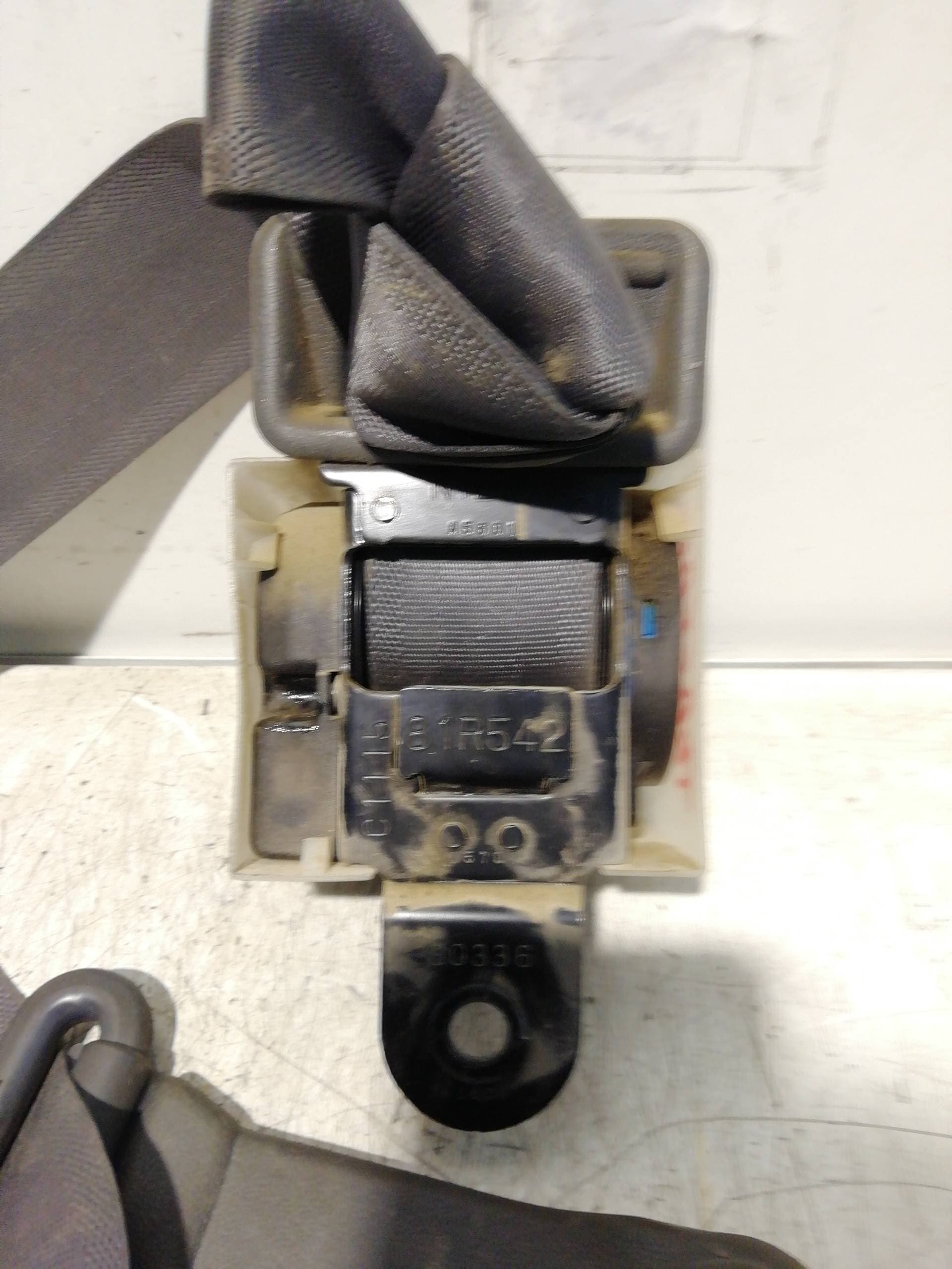 Cinturon seguridad trasero derecho MITSUBISHI MONTERO (V20/V40) 3