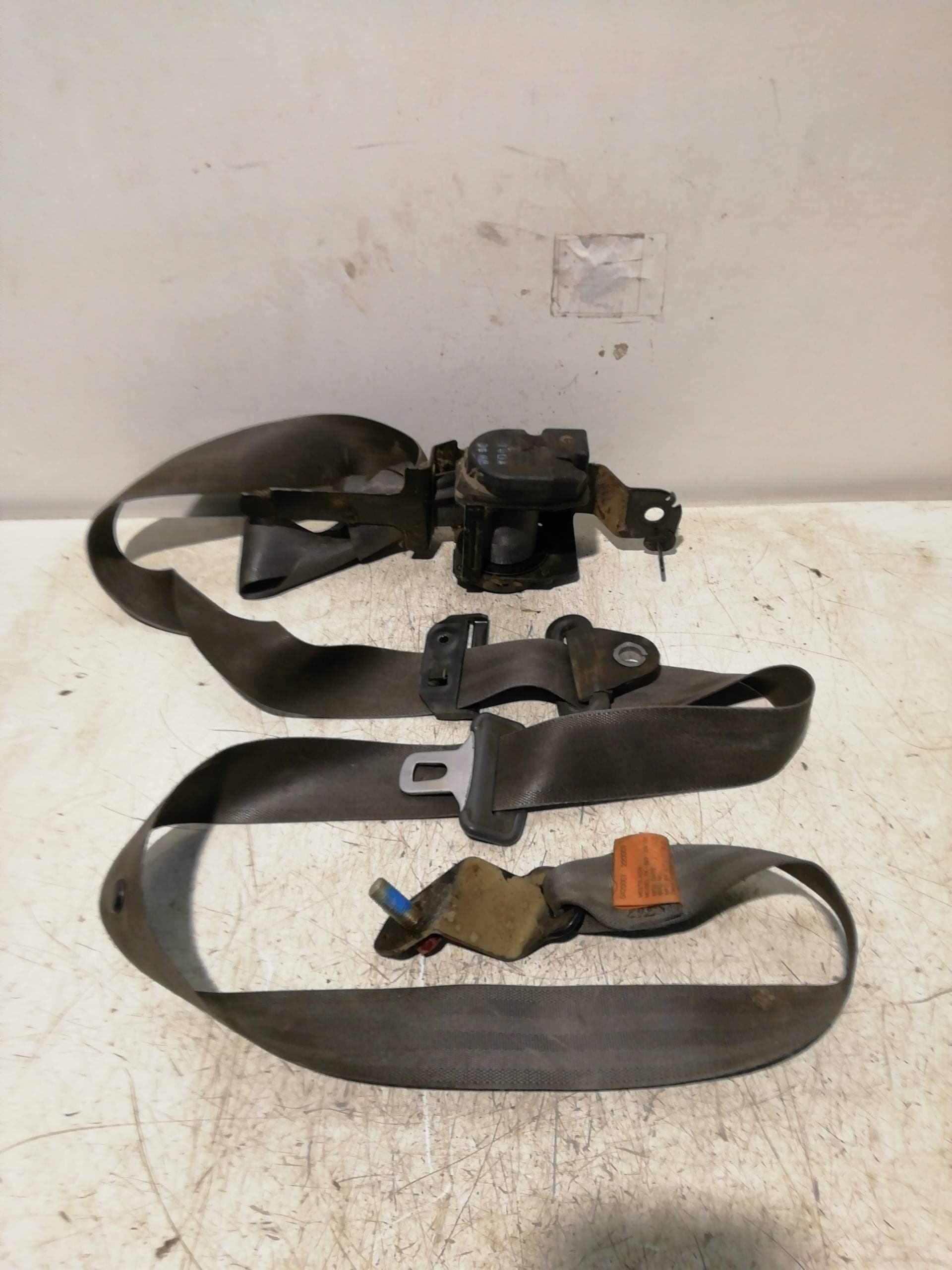Cinturon seguridad delantero izquierdo MITSUBISHI MONTERO (V20/V40)