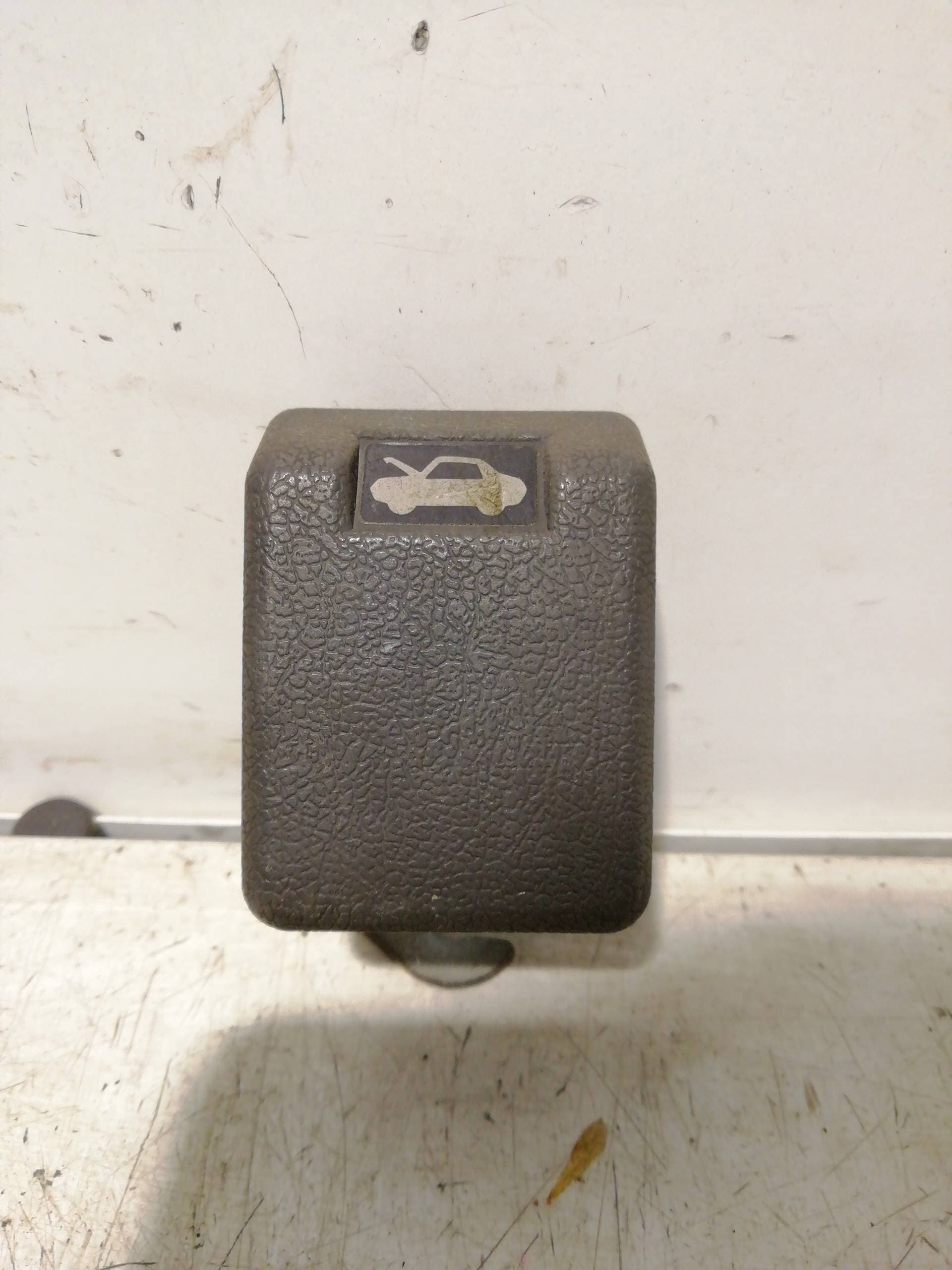 Cerradura capot MITSUBISHI MONTERO (V20/V40)