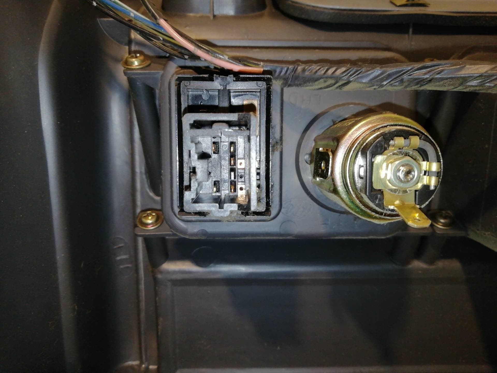 Consola central MITSUBISHI MONTERO (V20/V40) 3