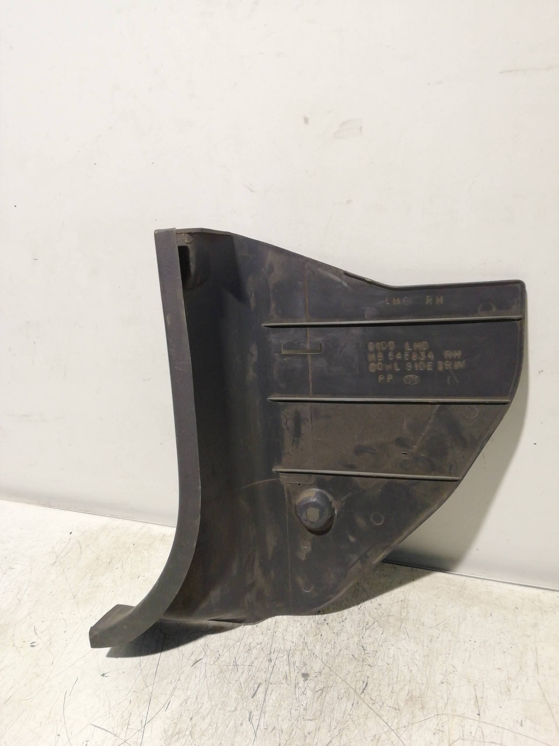 Plastico MITSUBISHI MONTERO (V20/V40) 3