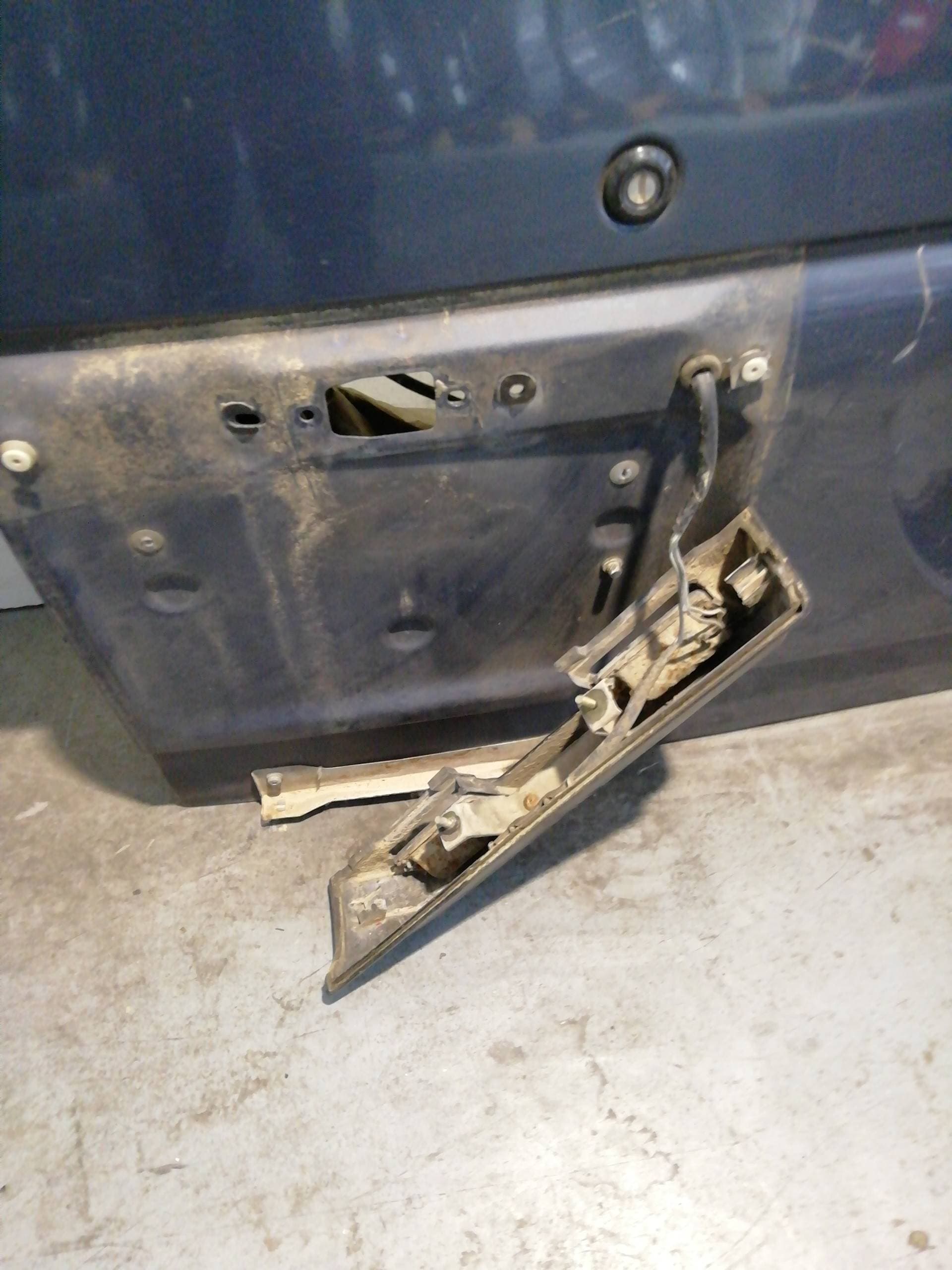 Porton trasero MITSUBISHI MONTERO (V20/V40) 3