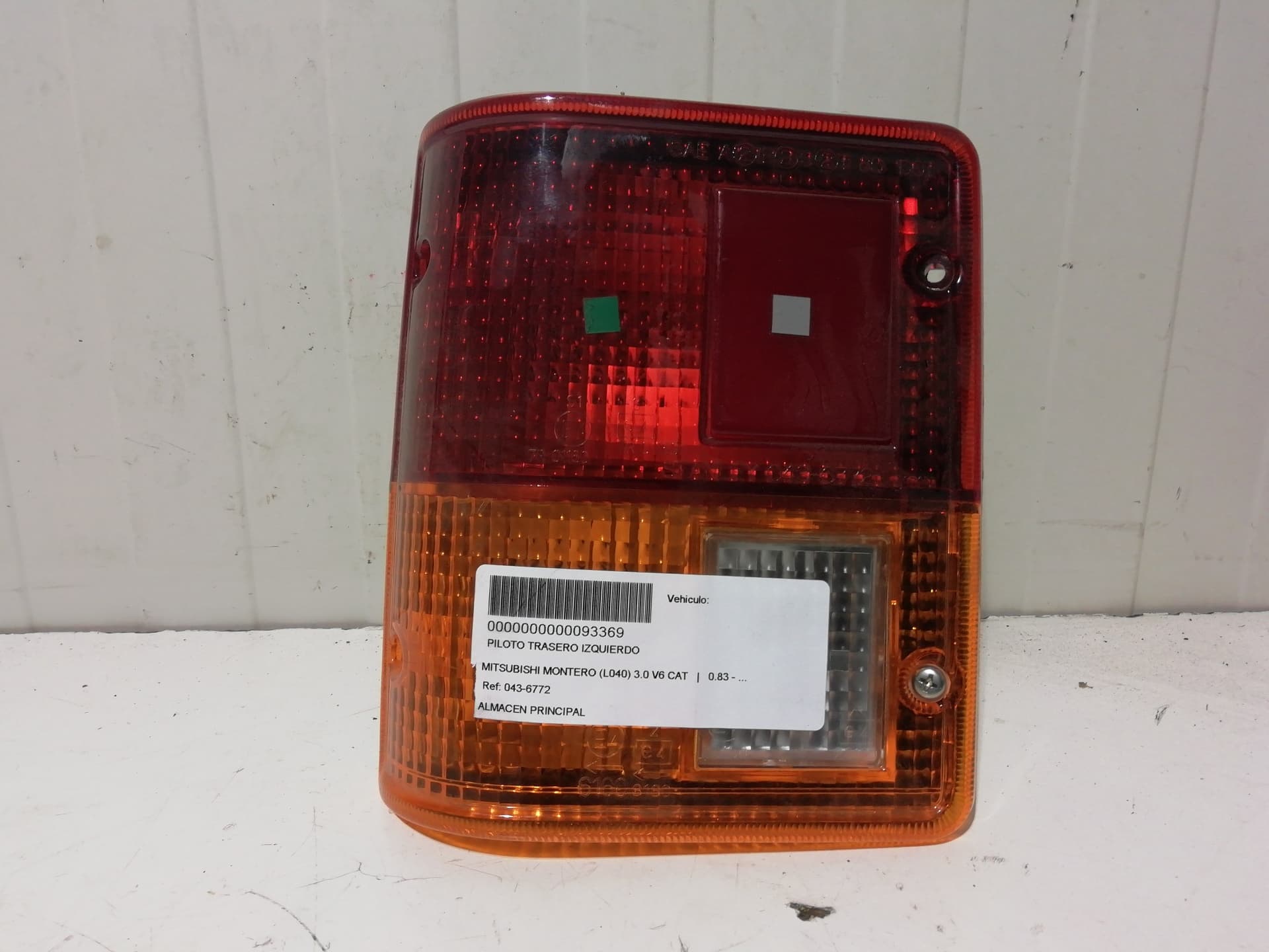 Piloto trasero izquierdo MITSUBISHI MONTERO (V20/V40)
